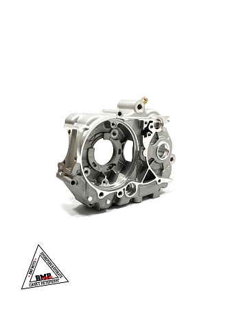 Картер левый YX140 (W063)