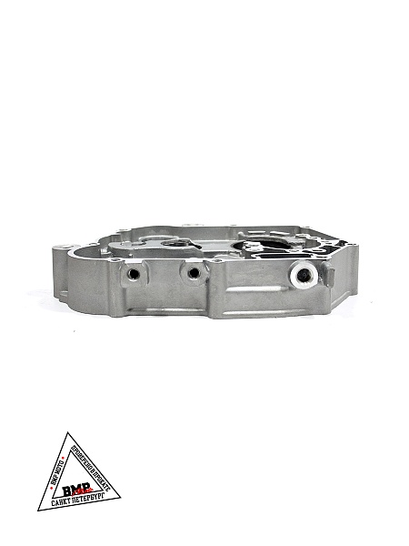 Картер правый YX140 (W063)