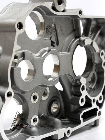 Картер правый YX140 (W063)