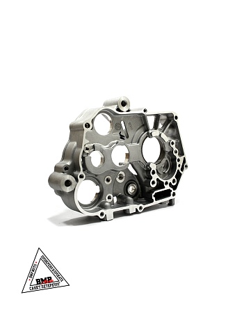 Картер правый YX140 (W063)