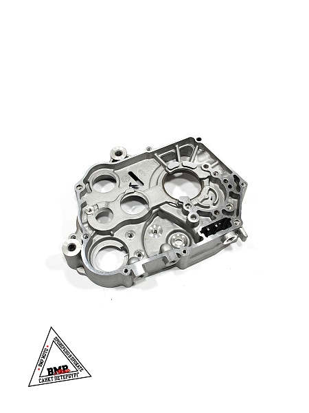 Картер правый YX140 (W063)