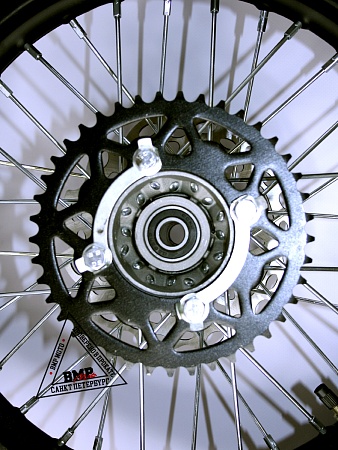 Обод задний 14" (d15mm, торм. 
диск 190мм,420-41) 90/100-14" 
сталь с резиной, черный