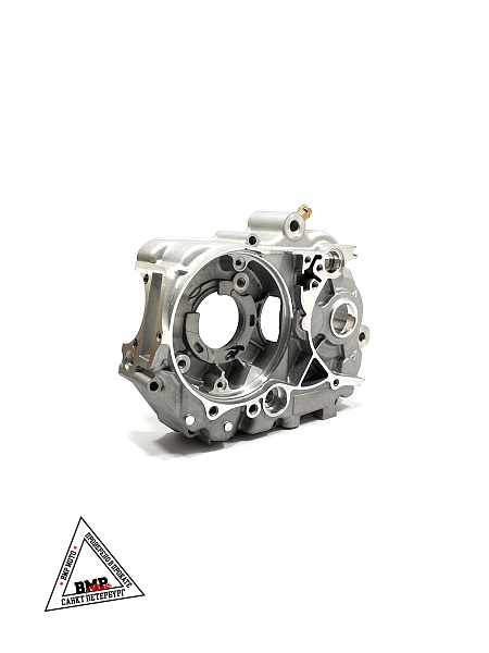 Картер левый YX140 (W063)